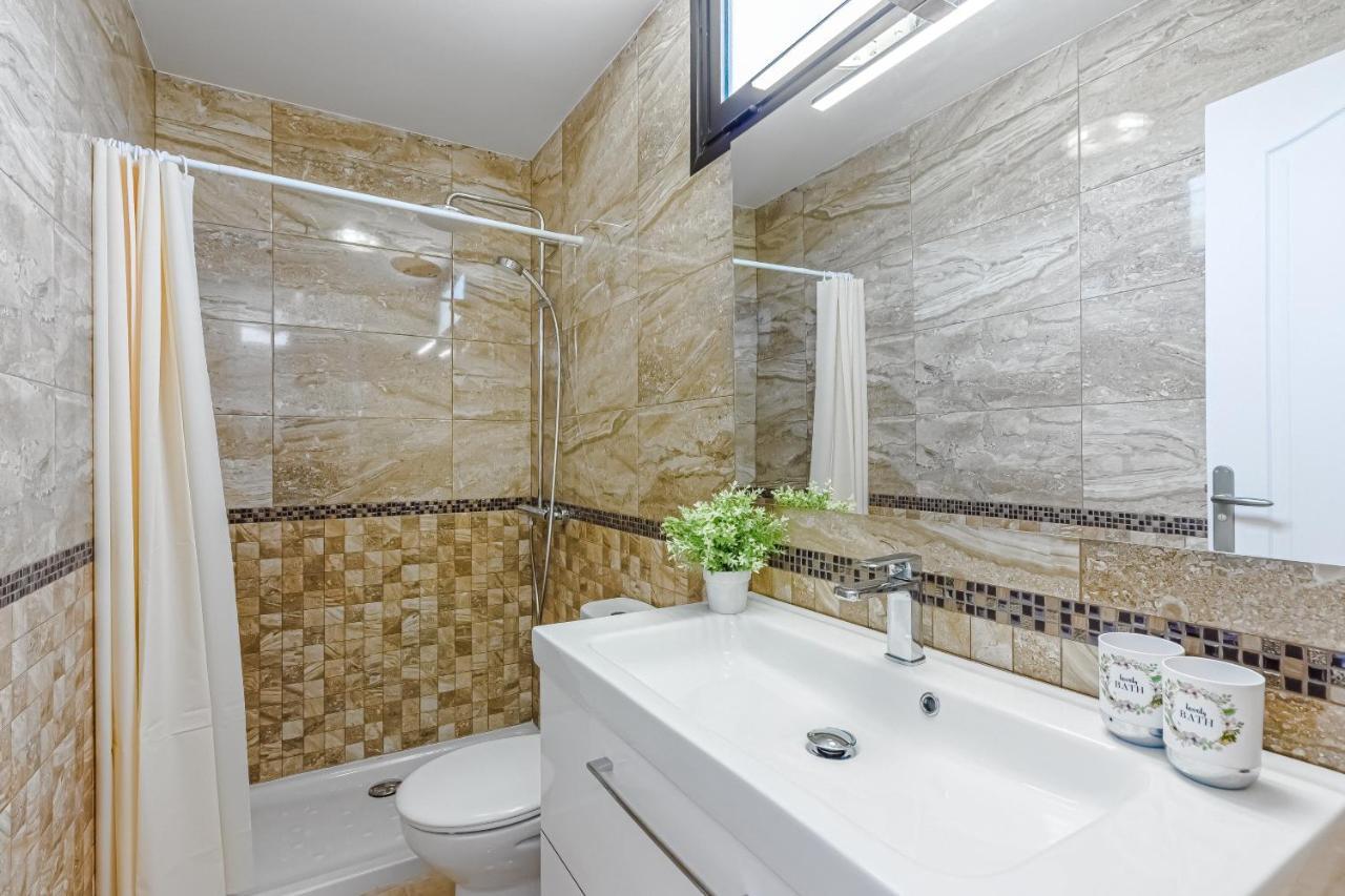 Apartment Apart America - 150 Meters From The Beach, Free Wi-Fi Arona  Zewnętrze zdjęcie