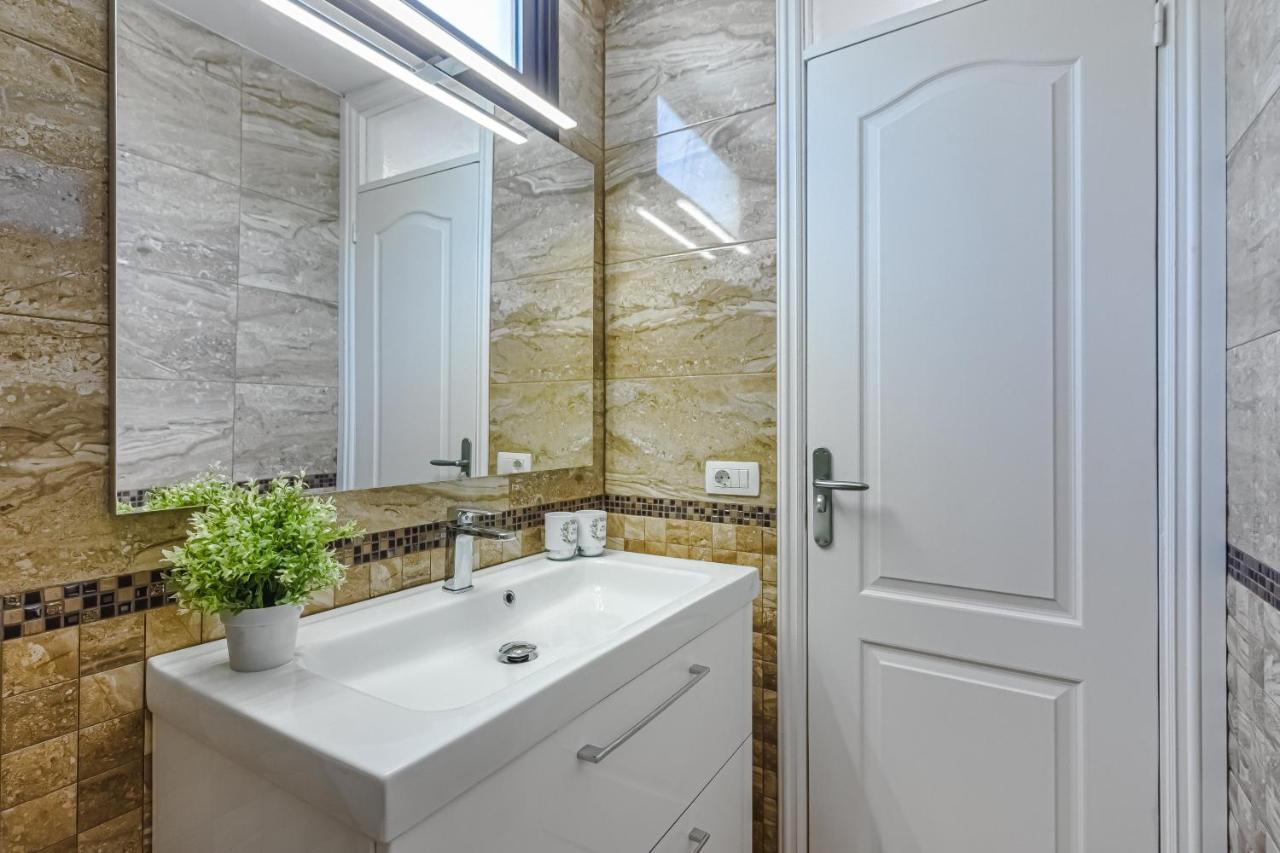 Apartment Apart America - 150 Meters From The Beach, Free Wi-Fi Arona  Zewnętrze zdjęcie